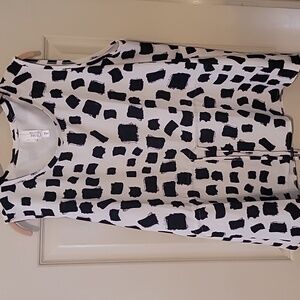 Another two-fer. Two printed top, one price. Abstract black and one sage.